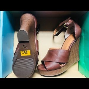 • Vegan Leather High Heels •